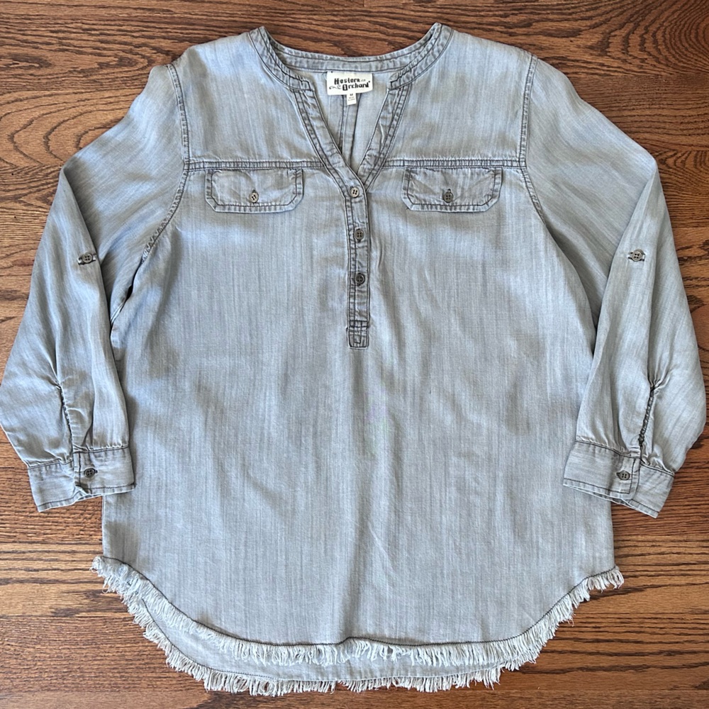 Hester & Orchard Light Gray 1/4 Button Long Sleeve Women’s Shirt - Picture 1 of 9